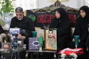 دیدار خادمیاران رضوی با خانواده شهید علیرضا قنبری