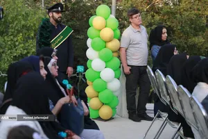 اهتزاز بزرگترین پرچم علوی بر فراز تهران