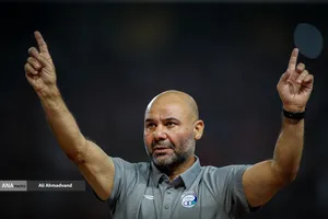 تیم&zwnj;های فوتبال استقلال و پرسپولیس امروز (چهارشنبه) در چارچوب هفته پنجم لیگ برتر به مصاف هم رفتند که این دیدار به تساوی یک - یک انجامید.