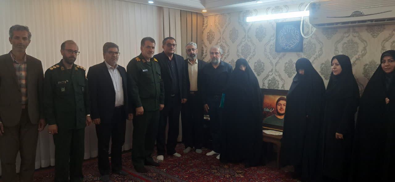 فرزندان ما آگاهانه راه امام حسین (ع) را انتخاب کردند / خون شهدا ضامن عزت و اقتدار ایران اسلامی است فرزندان ما آگاهانه راه امام حسین (ع) را انتخاب کردند / خون شهدا ضامن عزت و اقتدار ایران اسلامی است