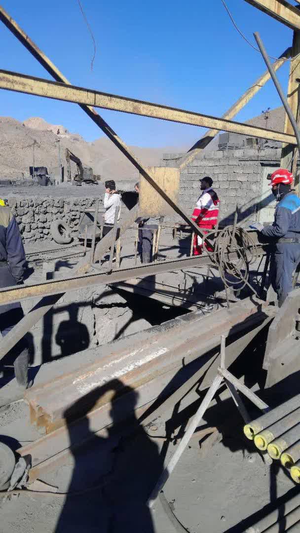 ریزش معدن «کوشک» در بافق/ انتقال مصدومان به مراکز درمانی/ احتمال وجود افراد حبس شده در معدن 