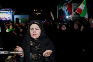 اقامه نماز استغاثه به امام زمان زمان(عج) - چهارراه نبرد خیابان پیروزی