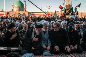  مراسم اقامه نماز بر پیکر مطهر رهبر شهید انقلاب در حرم رضوی 