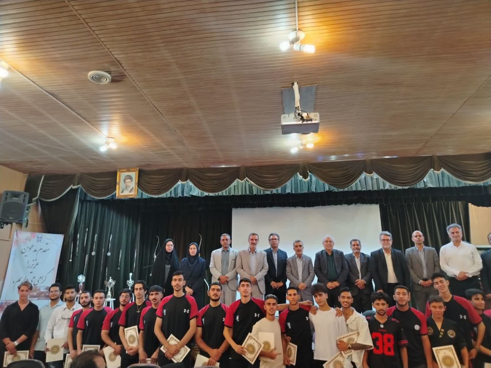 دانش‌آموزان برتر هنرستان تربیت‌بدنی سمای شهرضا معرفی شدند