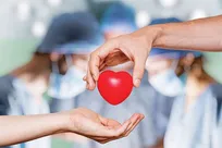 اعضای-دانشجوی-دانشگاه-آزاد-به-چند-نیازمند-عضو-زندگی-دوباره-بخشید