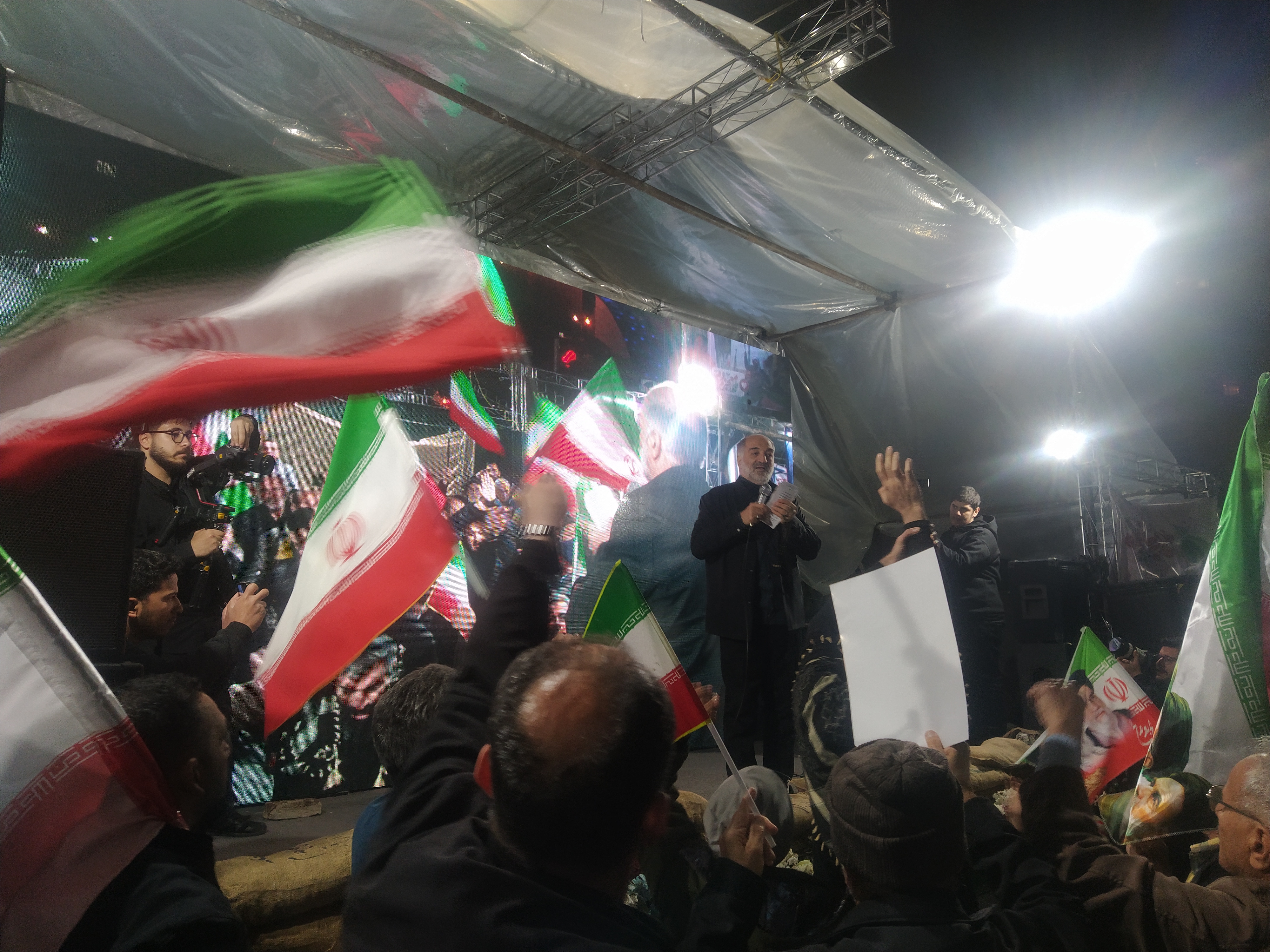 حضور پرشور دانشگاهیان و مردم در میعادگاه شبانه واحد تهران غرب حضور پرشور دانشگاهیان و مردم در میعادگاه شبانه واحد تهران غرب