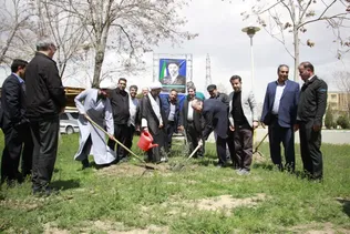 کاشت نهال امید در دانشگاه آزاد اسلامی اراک به یاد شهدا