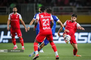 تیم&zwnj;های فوتبال استقلال و پرسپولیس امروز (چهارشنبه) در چارچوب هفته پنجم لیگ برتر به مصاف هم رفتند که این دیدار به تساوی یک - یک انجامید.
