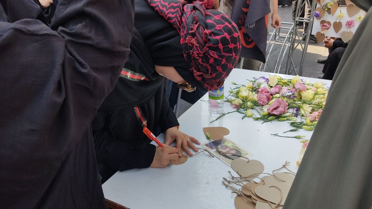 در مسیر حسین؛ تهران قدم‌به‌قدم به اربعین می‌رسد/ روایتی از موشک‌ها و پرچم‌های انتقام +عکس و فیلم