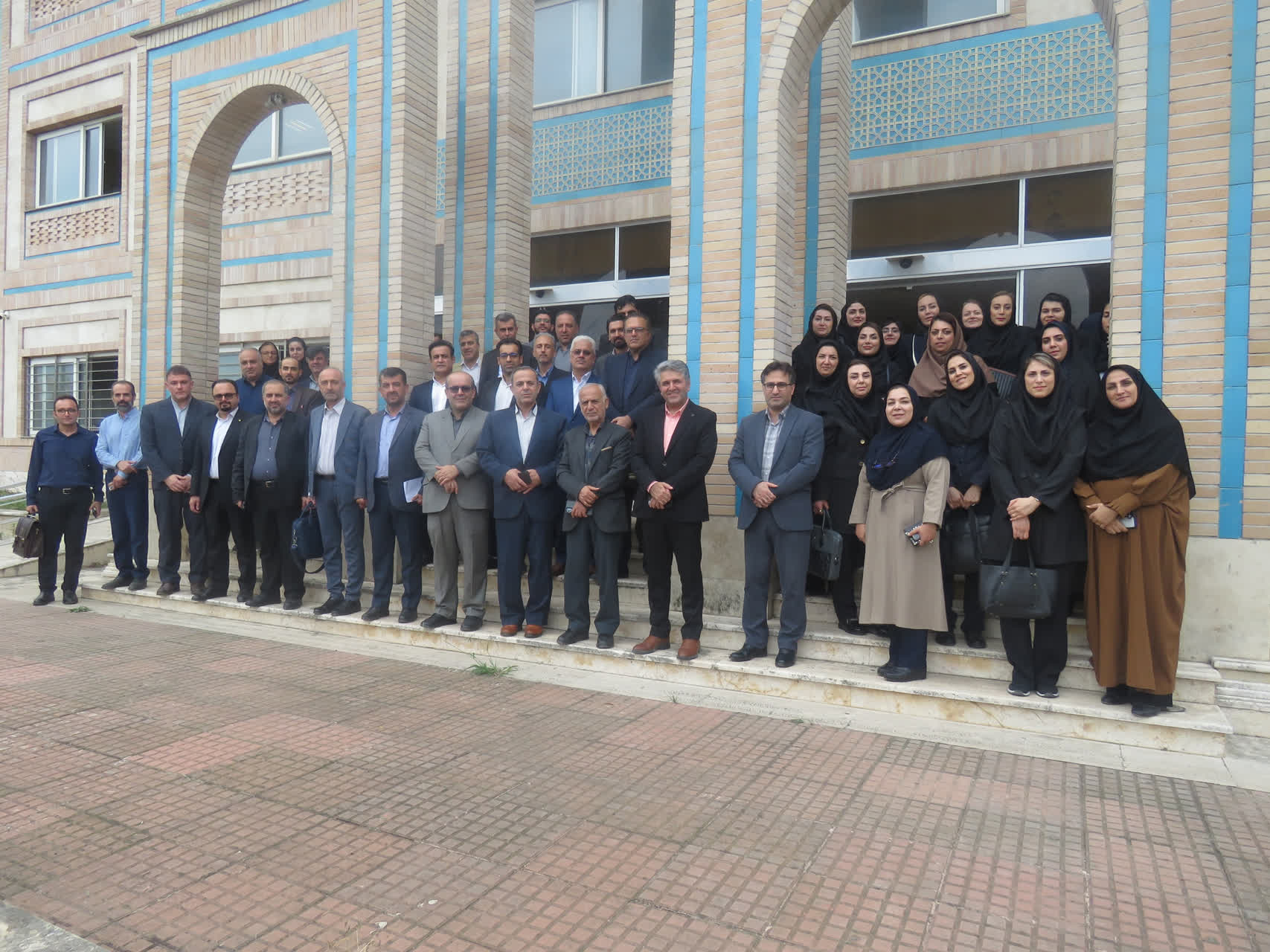 باید ارتباط دانشگاه با صنعت، دستگاه‌های اجرایی و بخش‌های مختلف جامعه تقویت شود