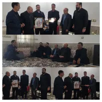 دیدار مسئولین دانشگاه آزاد اسلامی واحد اندیمشک با خانواده پاسدار شهید فرشاد وثوقی دانشجوی کارشناسی حقوق واحد اندیمشک در جنگ رمضان