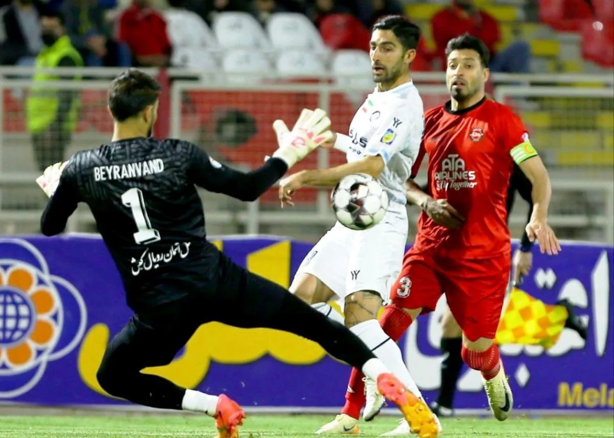 از اعتراض استقلالی‌ها و سپاهانی‌ها به داوری تا پایان خوش تراکتور و پرسپولیس