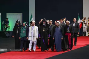 ادای احترام ادیان مختلف بر پیکر رهبر مجاهد شهید انقلاب
