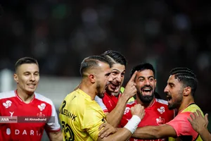 تیم&zwnj;های فوتبال استقلال و پرسپولیس امروز (چهارشنبه) در چارچوب هفته پنجم لیگ برتر به مصاف هم رفتند که این دیدار به تساوی یک - یک انجامید.