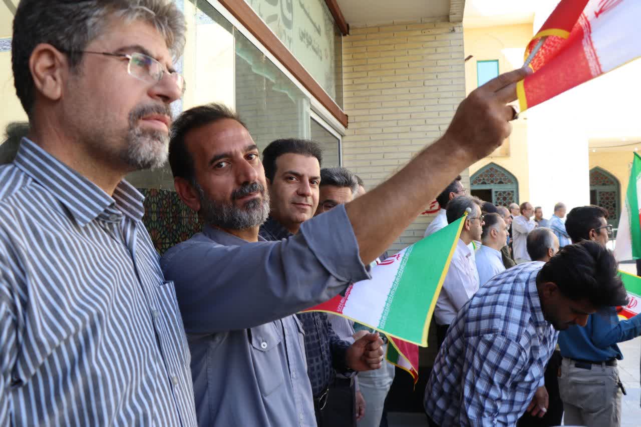 تجدیدمیثاق دانشگاهیان یزد با آرمانهای انقلاب در سالروز آزادسازی خرمشهر تجدیدمیثاق دانشگاهیان یزد با آرمانهای انقلاب در سالروز آزادسازی خرمشهر