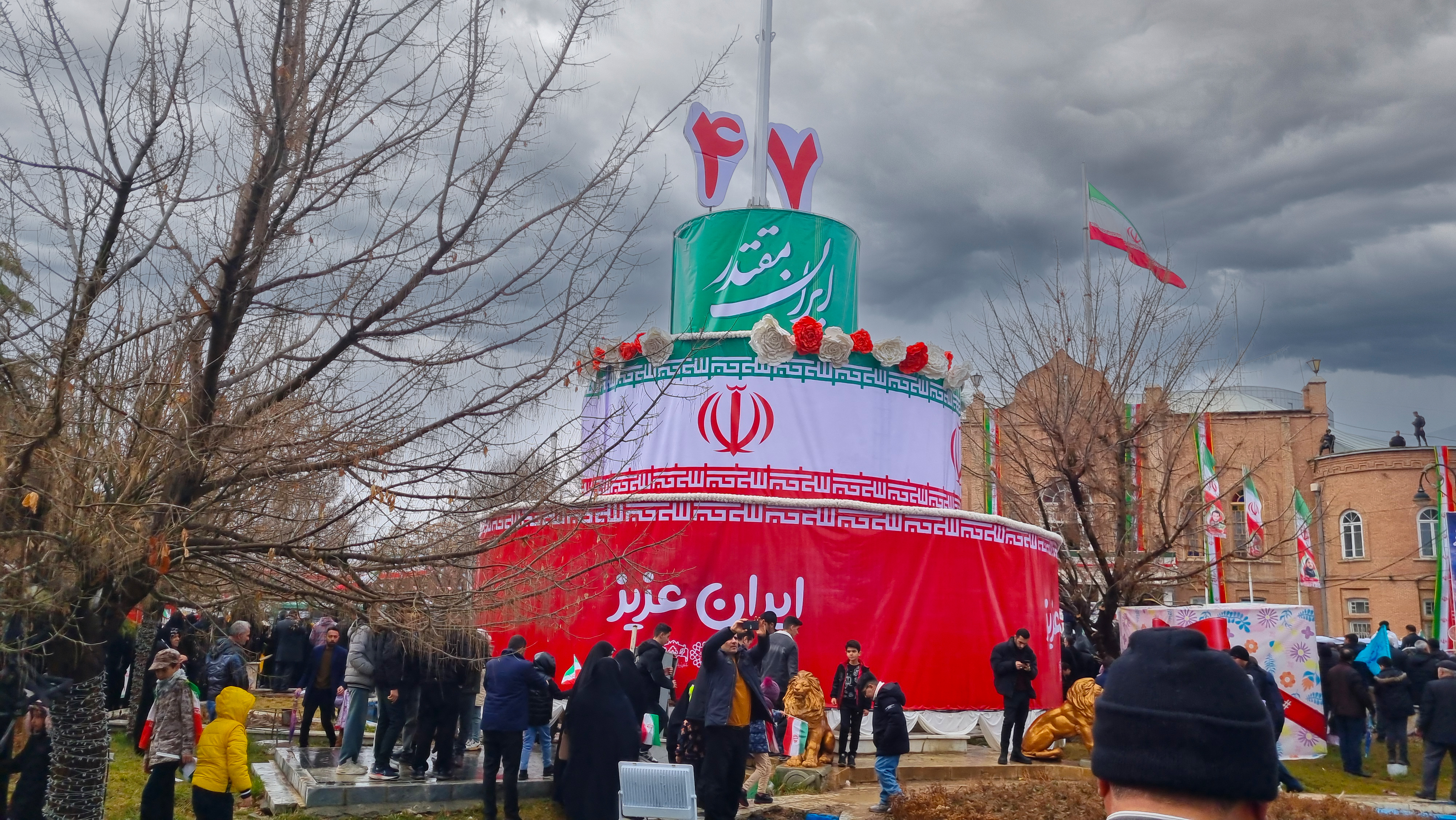 حضور حماسی دانشگاهیان آزاد ارومیه در راهپیمایی 22 بهمن؛ تجلی وفاداری به انقلاب و رهبری