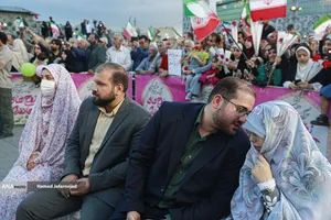 مراسم جشن عروسی زوج های جان فدا همزمان با سالروز ازدواج حضرت زهرا و حضرت علی در میدان امام حسین