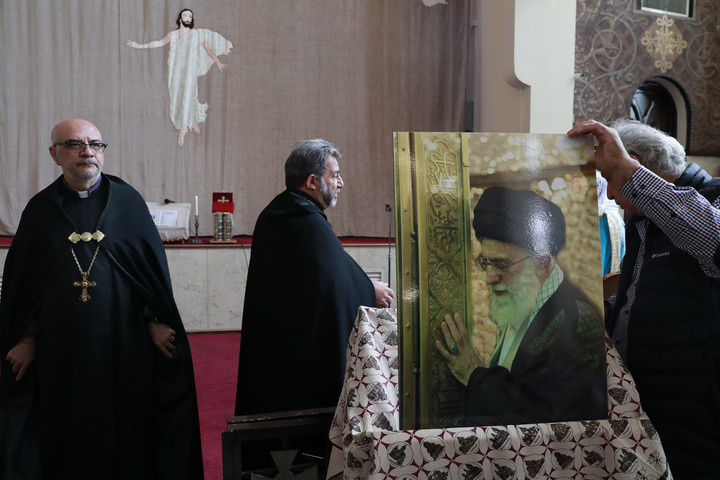 مراسم چهلم رهبر شهید حضرت آیت الله خامنه‌ای در کلیسای سرکیس مقدس