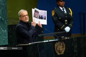 دکتر مسعود پزشکیان رئیس&zwnj;جمهوری اسلامی ایران در سخنرانی خود در هشتاد و یکمین مجمع عمومی سازمان ملل متحد، با اشاره به اتهاماتی که رئیس جمهور آمریکا علیه ایران مطرح کرد، گفت: ما تروریست نیستیم؛ ما قربانی تروریسم هستیم،رئیس جمهور با اشاره به حملات انجام&zwnj;شده علیه ایران اظهار کرد: رهبر ما را بدون هیچ دلیل و برهانی ترور کردند و در حملات صورت&zwnj;گرفته، مدارس، مراکز ورزشی، بیمارستان&zwnj;ها، دانشگاه&zwnj;ها، پل&zwnj;ها و زیرساخت&zwnj;های کشور هدف قرار گرفته&zwnj;اند