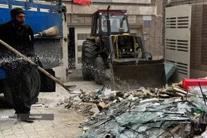 در پی تجاوز جنایتکاران آمریکایی-صهیونی به مناطق مسکونی اصفهان، گروه های جهادی از لحظات ابتدایی وقوع این جنایت، در کنار امدادگران مشغول خدمت رسانی، آواربرداری و بازسازی منازل آسیب دیده مردم هستند.