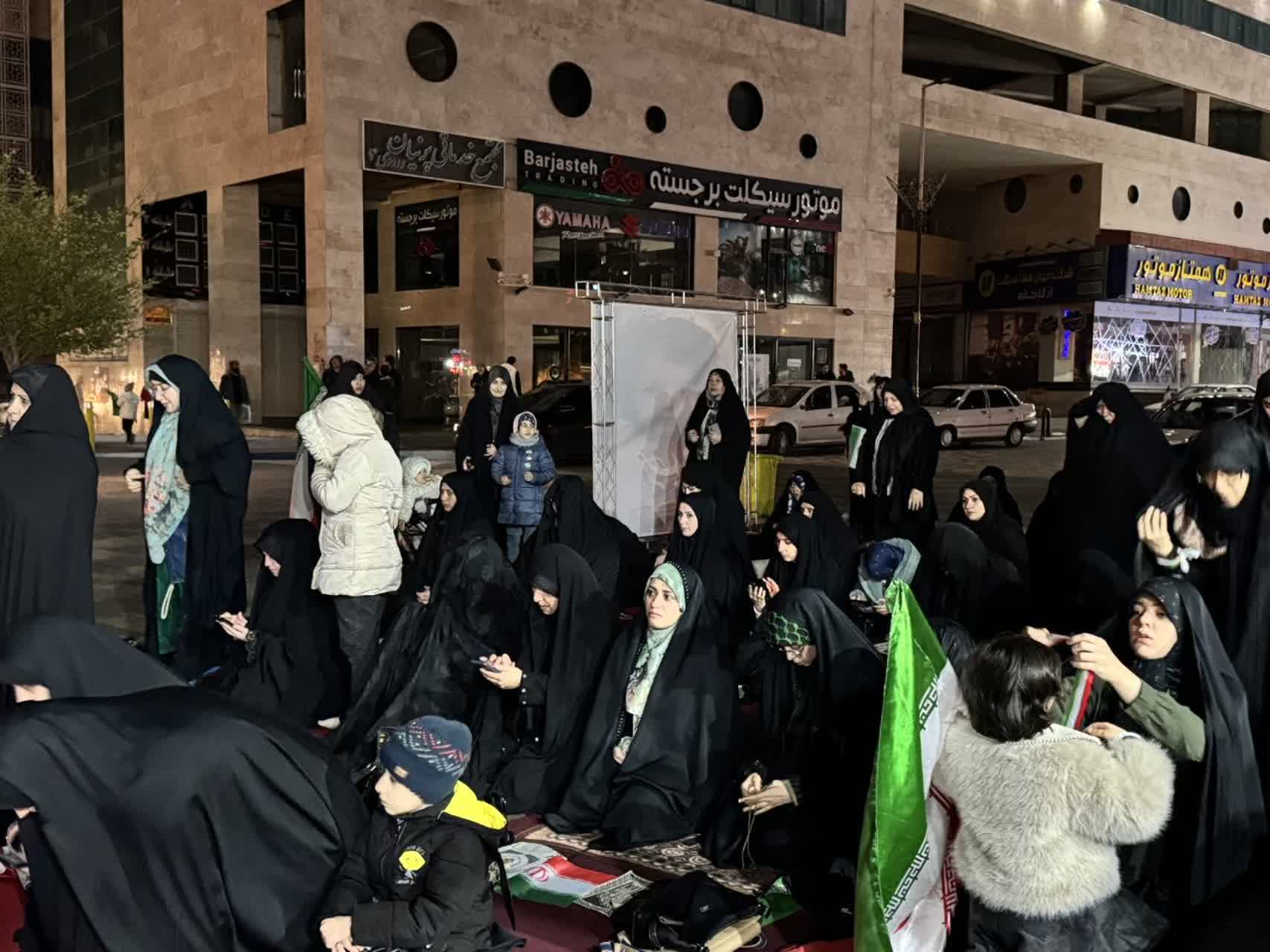 همپیمانی دانشگاهیان با مردم زیر سایه پرچم همپیمانی دانشگاهیان با مردم زیر سایه پرچم