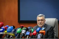 وزیر بهداشت: ریل‌گذاری سلامت باید از «درمان‌محوری» به «پیشگیری» تغییر کند/ آلودگی هوا سالانه جان ۵۰ هزار ایرانی را می‌گیرد