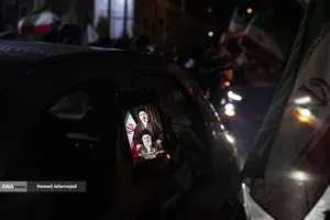 بیعت مردم تهران با حضرت آیت الله سید مجتبی خامنه ای رهبر جدید انقلاب اسلامی ایران - میدان شهدا