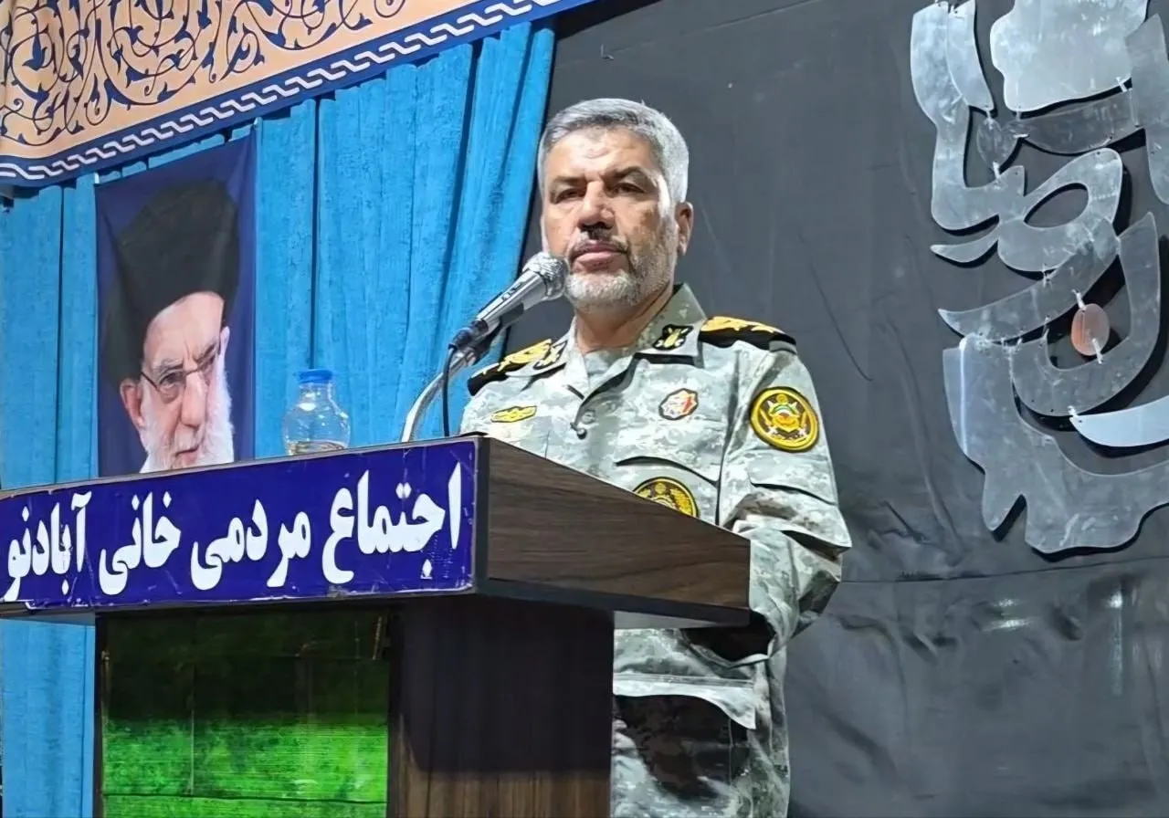 عکس متعلق به سرتیپ اکرمی نیا سخنگوی ارتش است.