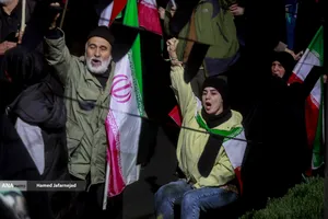 اجتماع مردمی در حمایت از رزمندگان اسلام و بیعت با رهبری و محکومیت حملات وحشیانه صهیونیستی - آمریکایی با حضور مردم انقلابی و شهیدپرور در میدان شهدا تهران