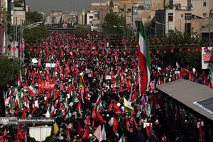 تشییع پیکر مطهر آقای شهید ایران و خانواده ایشان
