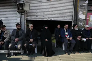 بیعت مردم با آیت&zwnj;الله سید مجتبی خامنه&zwnj;ای سومین رهبر جمهوری اسلامی ایران