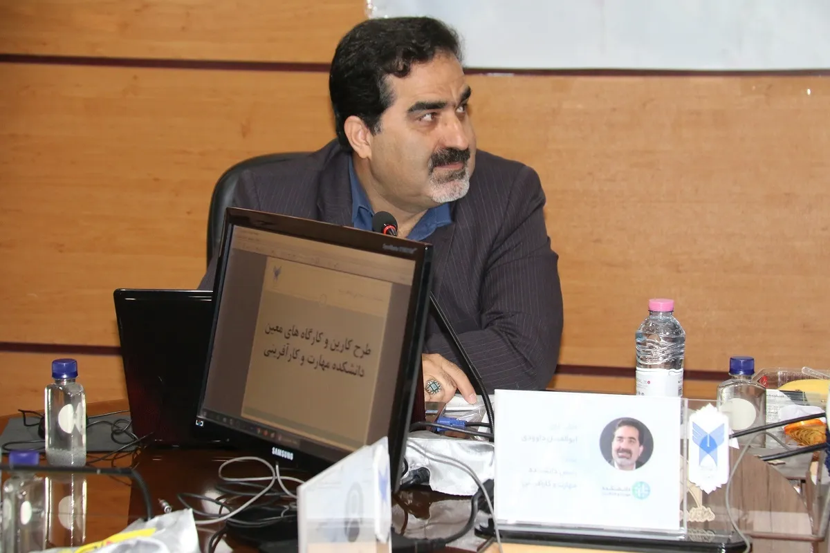تأمین نیروی متخصص بخش صنعت در دانشکده‌های مهارت