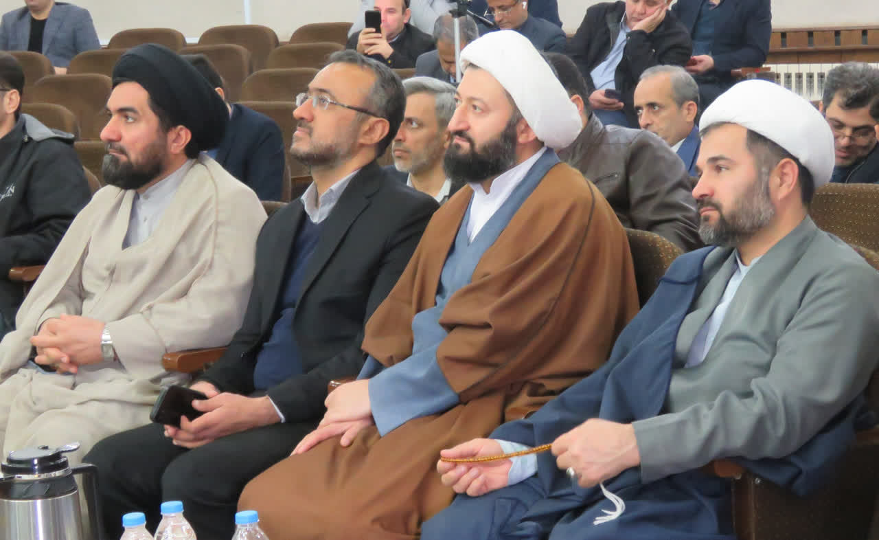 نا امید نمودن نسل جوان از برنامه های دشمن می باشد. نا امید نمودن نسل جوان از برنامه های دشمن می باشد.