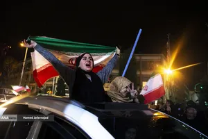 بیعت مردم تهران با حضرت آیت الله سید مجتبی خامنه ای رهبر جدید انقلاب اسلامی ایران - میدان شهدا