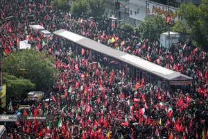 تشییع پیکر مطهر آقای شهید ایران و خانواده ایشان -۱
