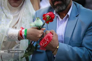 مراسم جشن عروسی زوج های جان فدا همزمان با سالروز ازدواج حضرت زهرا و حضرت علی در میدان امام حسین