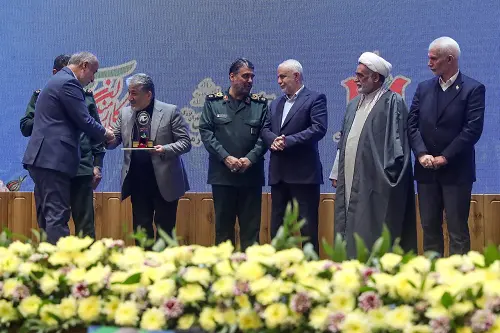 تجلیل از رئیس دانشگاه آزاد اسلامی به‌عنوان الگوی مدیریت مکتب شهید سلیمانی