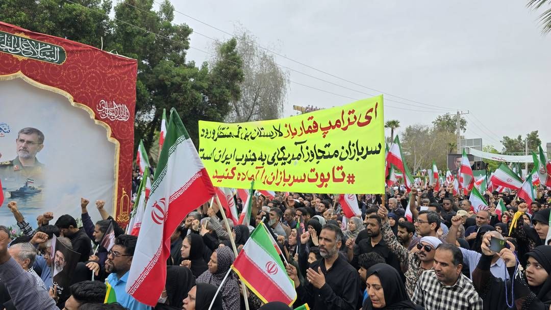 سنگ تمام مردم هرمزگان در تشییع پیکر مطهر شهید دریابان تنگسیری