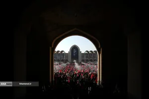 مراسم اقامه نماز بر پیکر مطهر امام مجاهد شهید حضرت آیت&zwnj;الله العظمی سیدعلی خامنه&zwnj;ای و شهدای خانواده ایشان