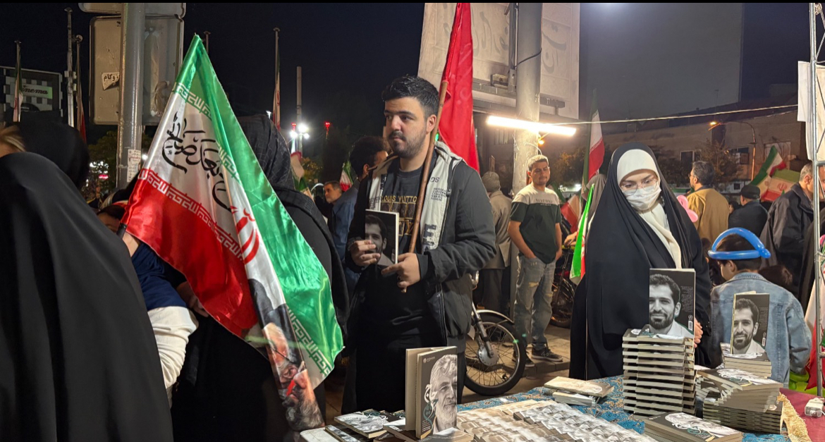 «حاج رحیم»، روایتی از الگوی پدر تراز انقلاب رونمایی شد/ رونمایی از الگوی پدر تراز انقلاب در میدان شهدا تهران
