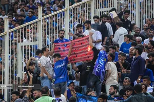تیم&zwnj;های فوتبال استقلال و پرسپولیس امروز (چهارشنبه) در چارچوب هفته پنجم لیگ برتر به مصاف هم رفتند که این دیدار به تساوی یک - یک انجامید.