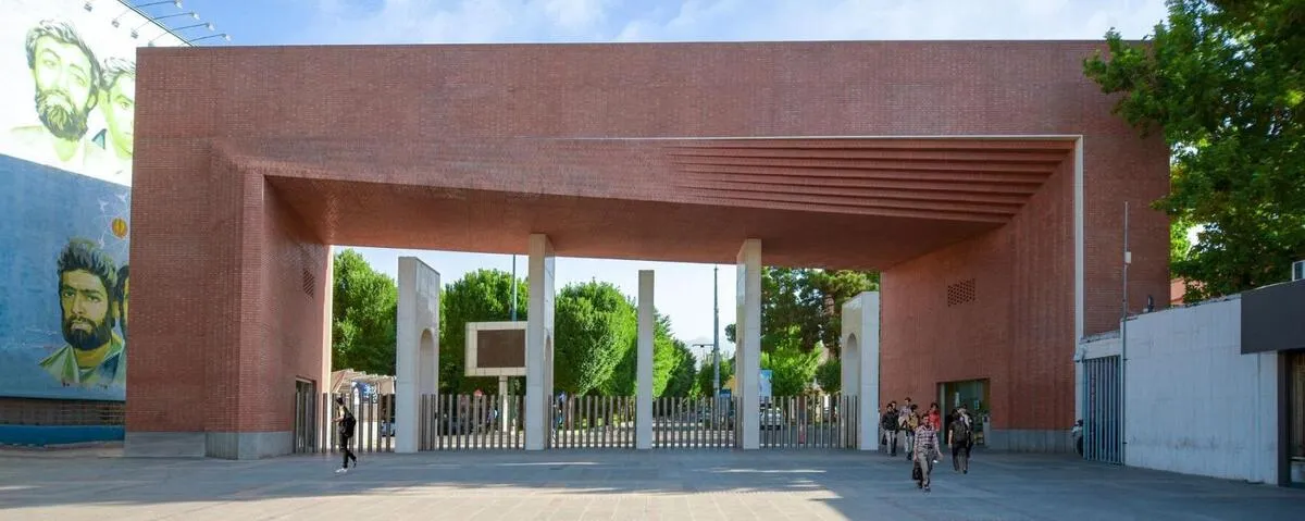 دانشگاه صنعتی شریف چه رشته‌هایی دارد؟