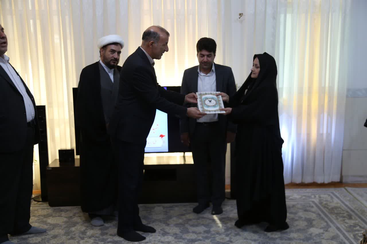 دانشگاه آزاد اسلامی مأوا و محل تبیین راه، روش و سیره شهداست