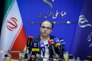 محمدرضا هرمزی&zwnj;نژاد رئیس بنیاد ملی علم ایران در نشست خبری برنامه ملی جهش