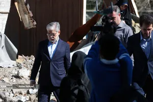 بازدید وزیر علوم از پژوهشگاه هوافضا در تهران