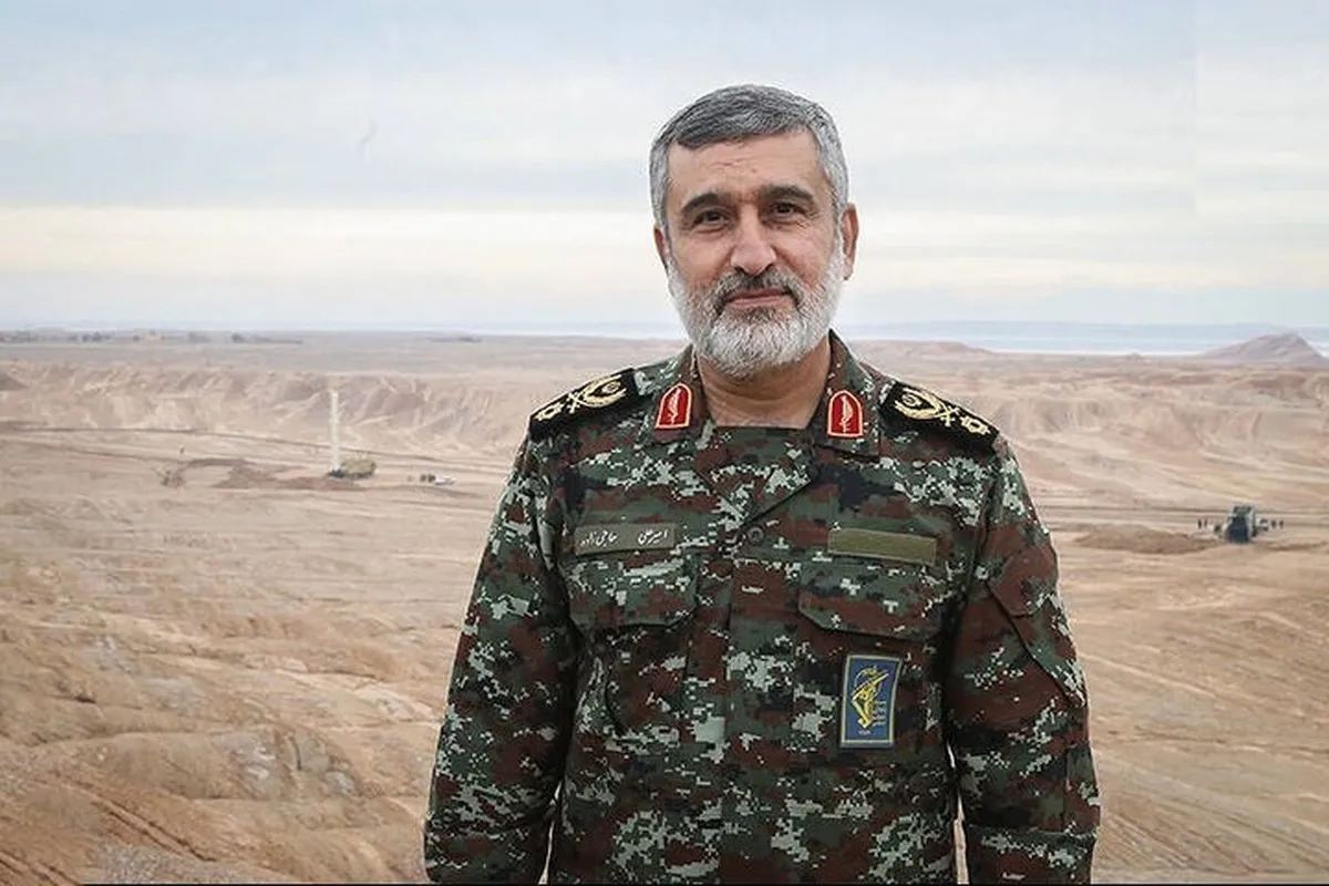 «نشان فاطمی» به سردار حاجی‌زاده اهدا شد+ عکس