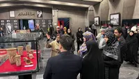 جشنواره هنر ایران زمین افتتاح شد/ رونمایی از  لباس با نقوش  ایرانی