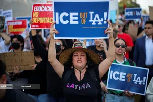 درگیری پلیس ضد شورش و معترضان در لس&zwnj;آنجلس آمریکا