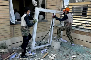 در پی تجاوز جنایتکاران آمریکایی-صهیونی به مناطق مسکونی اصفهان، گروه های جهادی از لحظات ابتدایی وقوع این جنایت، در کنار امدادگران مشغول خدمت رسانی، آواربرداری و بازسازی منازل آسیب دیده مردم هستند.