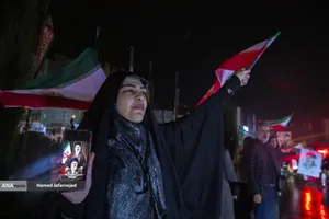 بیعت مردم تهران با حضرت آیت الله سید مجتبی خامنه ای رهبر جدید انقلاب اسلامی ایران - میدان شهدا